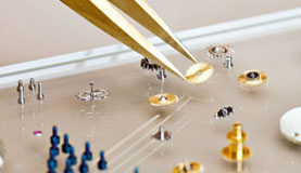 南宁爱彼指定维修门店打开表壳